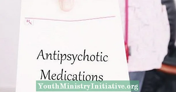 Si rinia përfundon duke marrë ilaçe antipsikotike - Psikoterapia